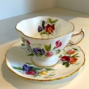 EUC VTG HAMMERSLEY BONE CHINA TEACUP AND SAUCER WITH A BEAUTIFUL FLORAL PATTERN